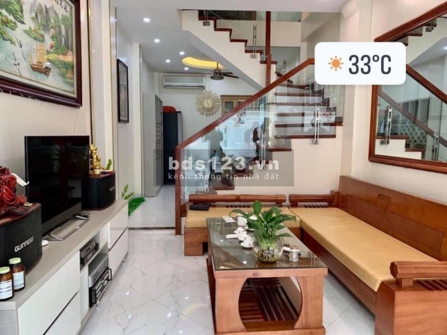 Bán nhà Văn La Hà Đông, dt 50m2, 3 tầng, giá 2.5 tỷ, cách nhà 15m ra ô tô
