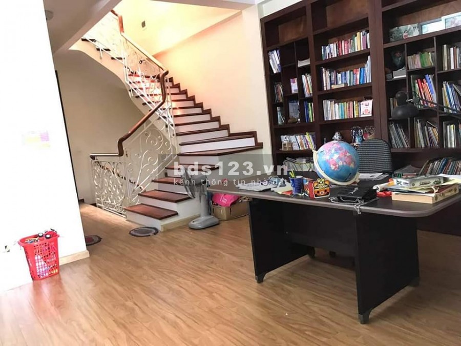 Nhà đẹp mới xây cách mặt phố Láng Hạ, dt 60m2, cần bán, dt 42m2, hơn 4 tỷ