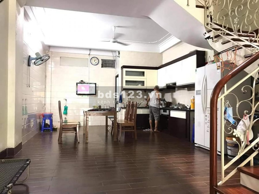 Nhà đẹp mới xây cách mặt phố Láng Hạ, dt 60m2, cần bán, dt 42m2, hơn 4 tỷ