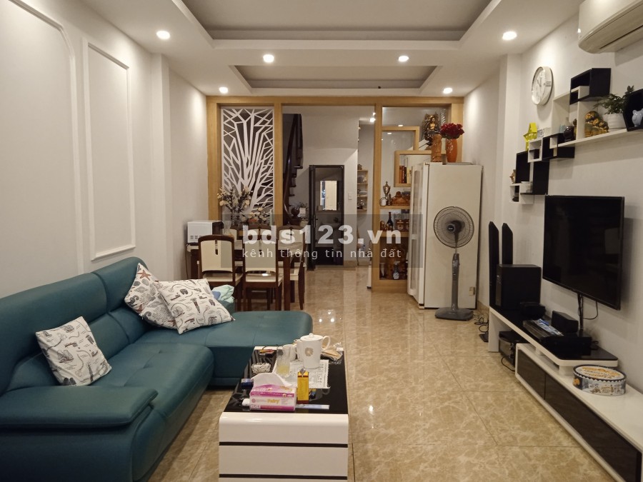 Bán nhà đường Nguyễn Trãi, Thanh Xuân, diện tích 33m2, 4 tầng, ô tô đỗ cửa, giá 3.98 tỷ