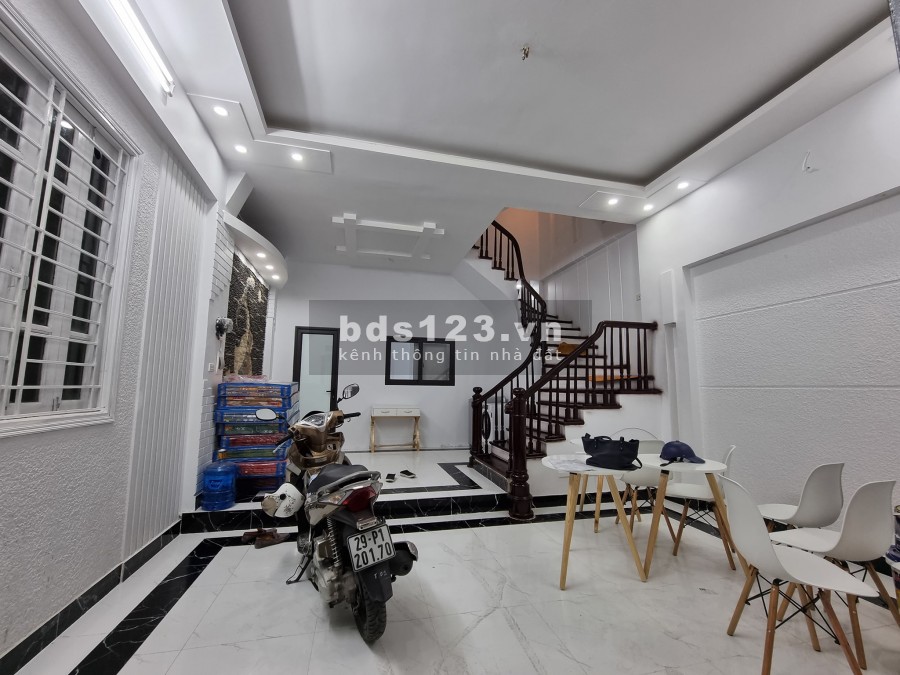 Bán nhà Đống Đa, diện tích sử dụng 45m2, 5 tầng, mt 4m, giá hơn 2 tỷ