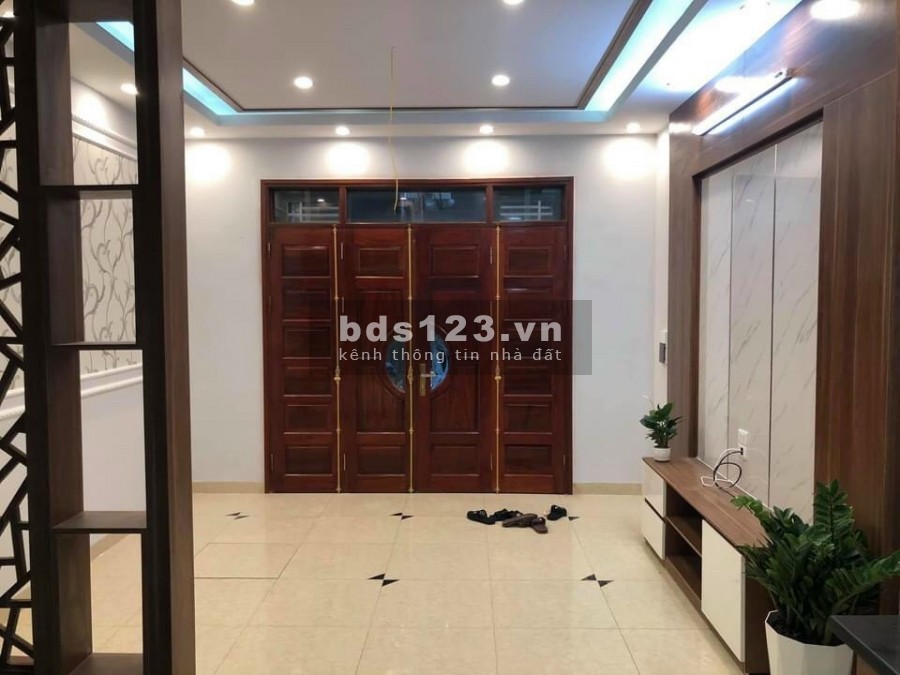 Nhỉnh 3 Tỷ, Trương Định dt 33m2 5 tầng, nhà mới, ngõ nông, ba gác đỗ cửa, gần bãi gửi ô tô