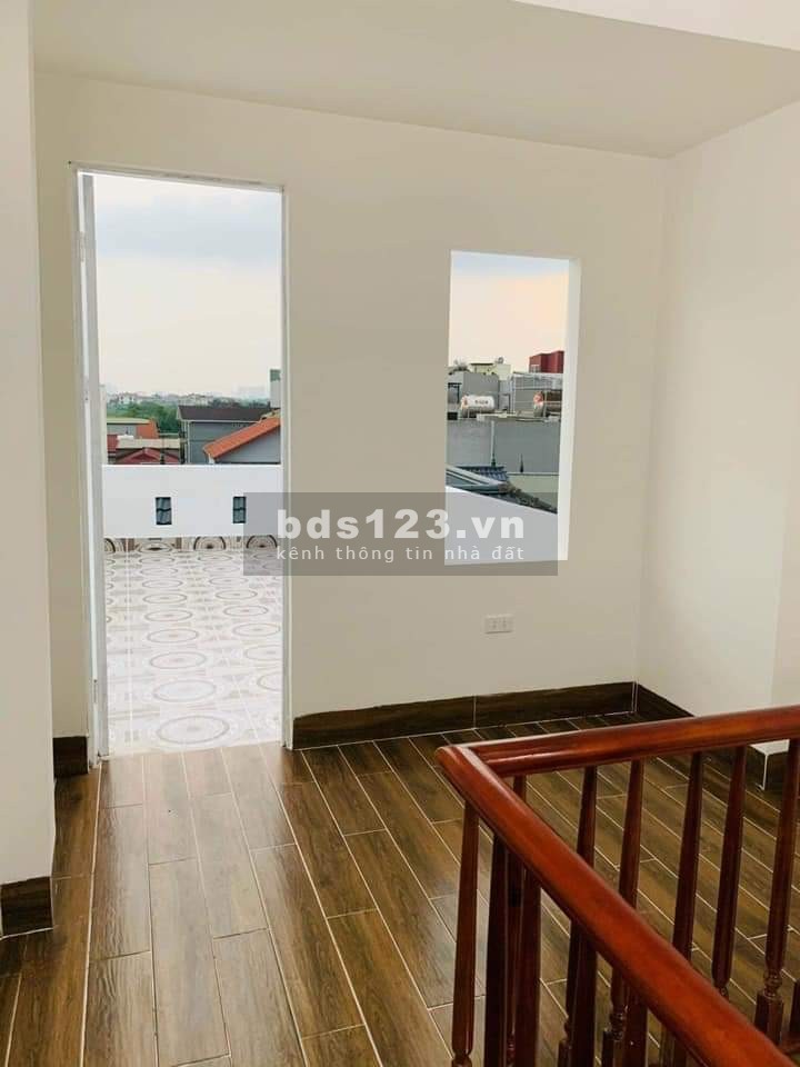 Bán nhà mùa dịch phố Trạm Tư Đình, Long Biền, dt 30-35m, 5 tầng đúc, giá 2.x tỷ ô tô vào nhà
