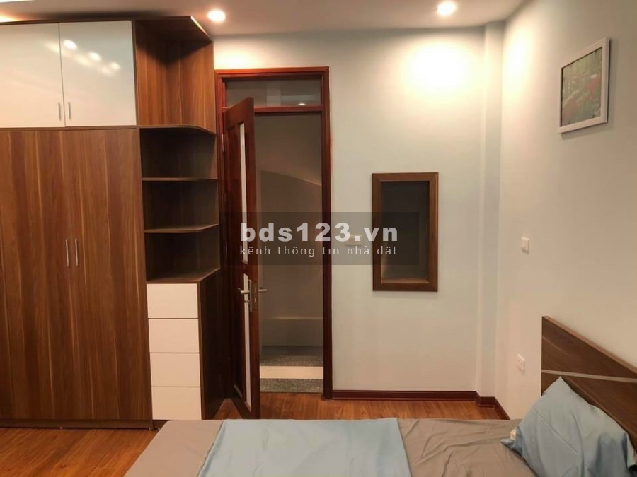 Nhỉnh 3 Tỷ, Trương Định dt 33m2 5 tầng, nhà mới, ngõ nông, ba gác đỗ cửa, gần bãi gửi ô tô
