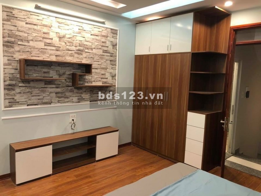 Nhỉnh 3 Tỷ, Trương Định dt 33m2 5 tầng, nhà mới, ngõ nông, ba gác đỗ cửa, gần bãi gửi ô tô