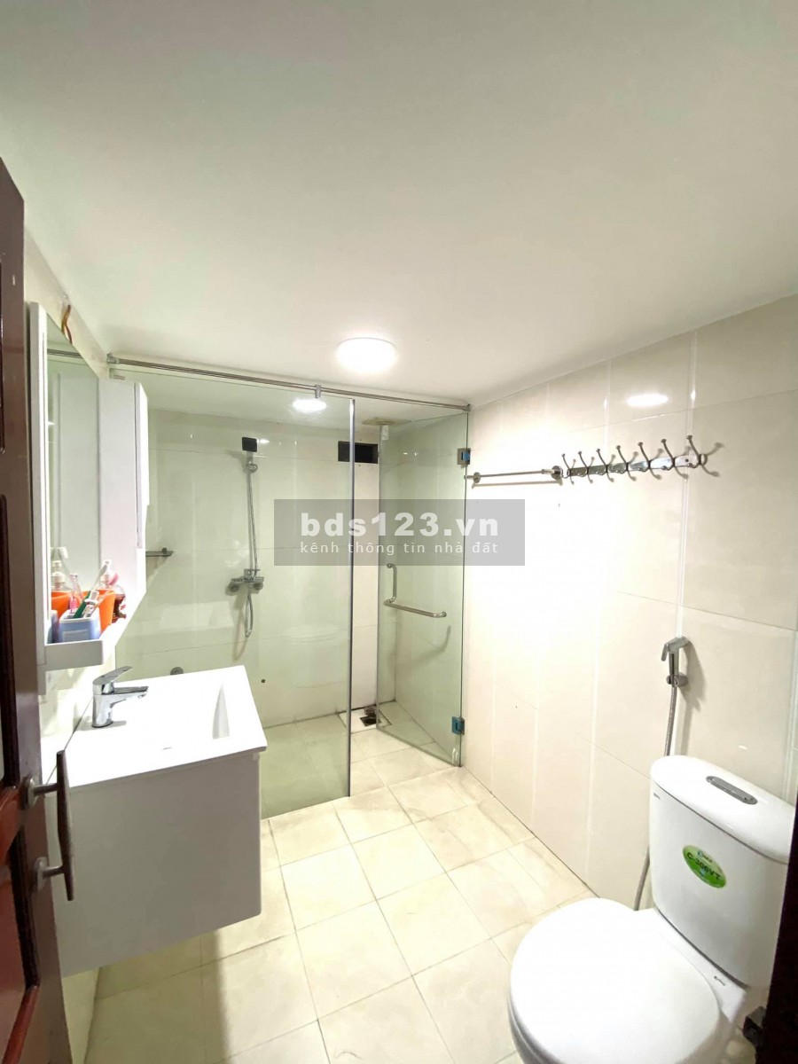 Bán nhà Chùa Láng, gần ĐH Ngoại Thương dt 56m2 4 tầng, mt 4,5m, giá 4.6 tỷ