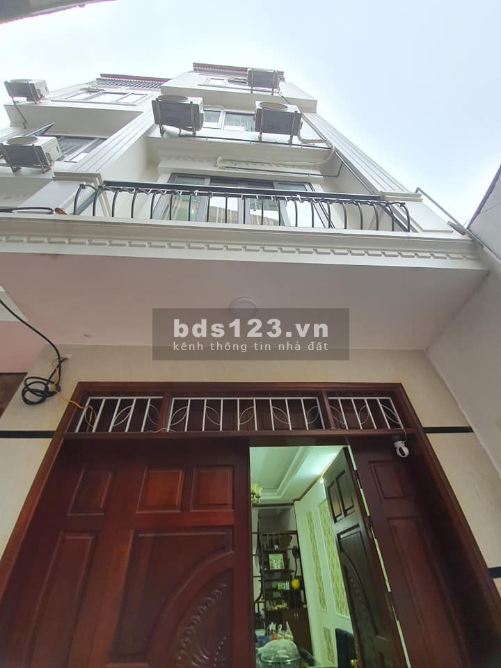 Bán nhà ngõ 135 Bồ Đề Long Biên, 4 tầng, ô tô đỗ cổng, ngõ thông, sát phố, 3.1 tỷ
