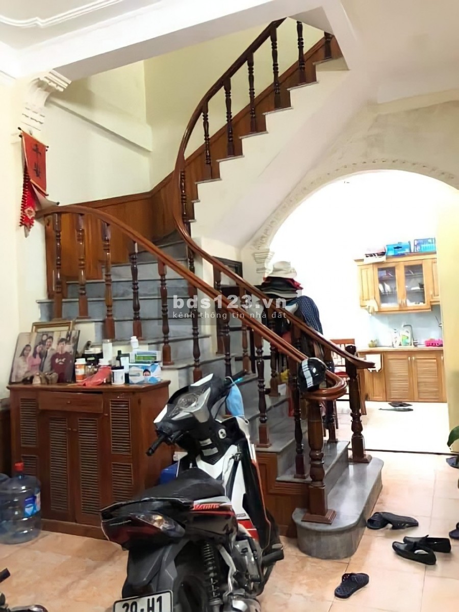 Bán nhà Mỹ Đình ngõ rộng ô tô đỗ cửa diện tích 37m2, 4 tầng, giá 4.25 tỷ