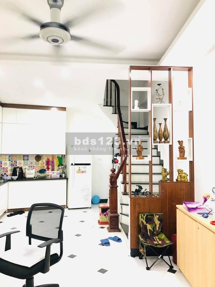 Bán nhà nguyên căn mặt phố Cổ Nhuế, ở ngay, giá bán chỉ 2.8 tỷ, khu dân cư