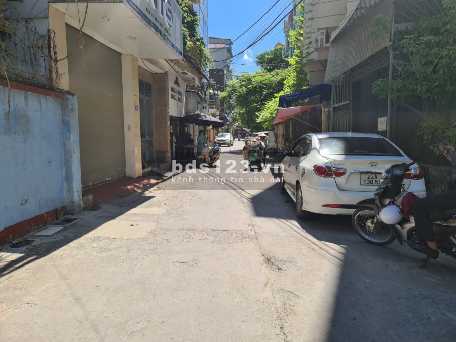 Cho thuê nhà nguyên căn Hoàng Quốc Việt: DT50mx5 tầng, ô tô đỗ cửa, giá 22tr