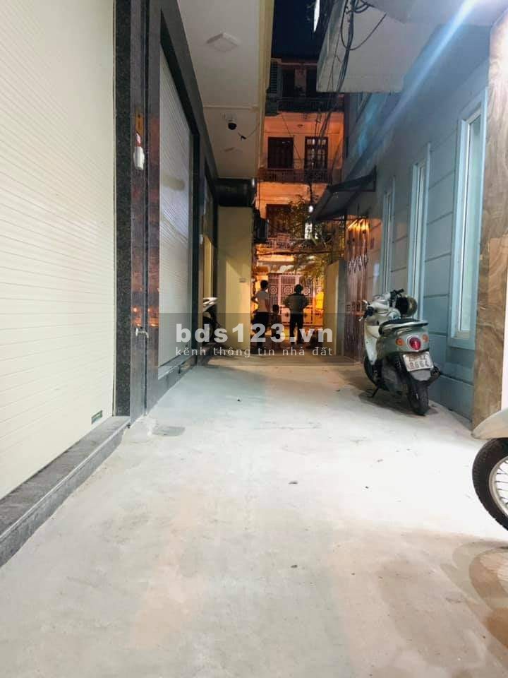 Lạc Long Quân, dt 34m2, mtt 3.5m, phân lô, thoáng trước sau. Giá 4.3 tỷ