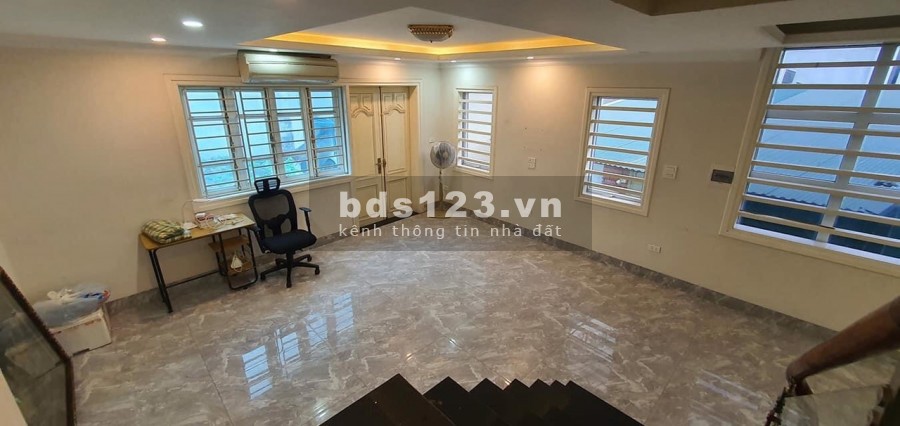 Cần bán gấp nhà phố Thịnh Hào Quận Đống Đa nhà 5 tầng giá chỉ 4 tỷ, lh 0986592216
