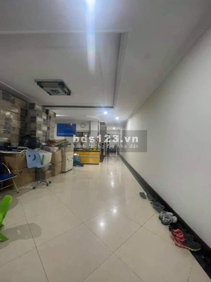 Bán nhà phố Lạc Long Quân, ô tô tránh, kinh doanh, vỉa hè 120m2, sổ đỏ chính chủ