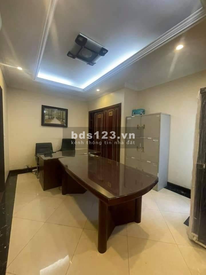 Bán nhà phố Lạc Long Quân, ô tô tránh, kinh doanh, vỉa hè 120m2, sổ đỏ chính chủ