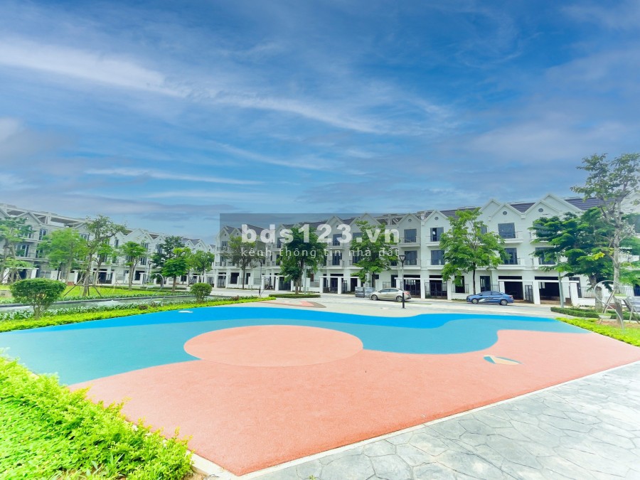 Cần bán căn biêt thự nhà vườn để làm việc riêng, giá bán 27 triệu/m2