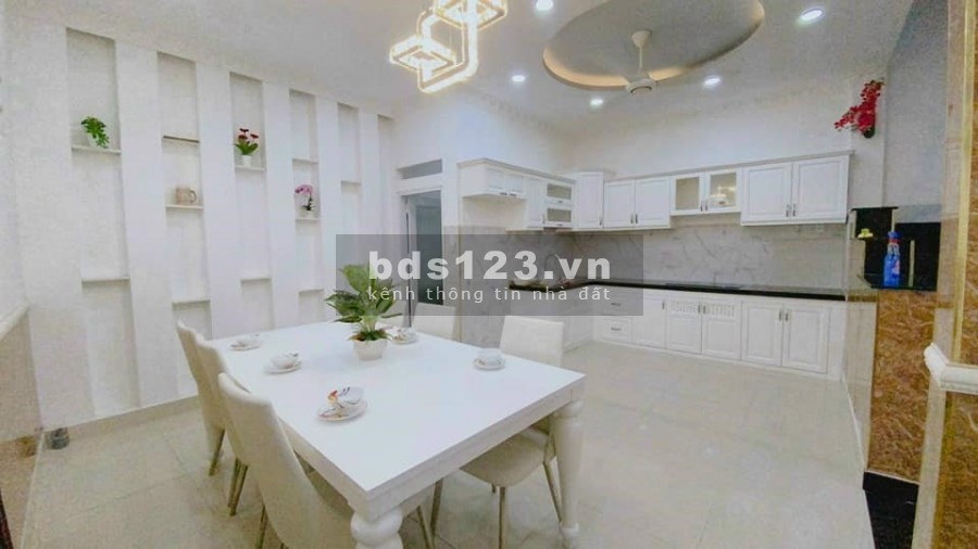 Hẻm xe hơi Vũ Huy Tấn Bình Thạnh, Ngang 8m, Đa công năng 1 trệt 2 lầu,2 PN.