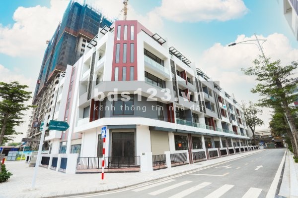 Bán Shophouse khối đế Bình Minh Garden ngay sảnh cư dân view đài phun nước