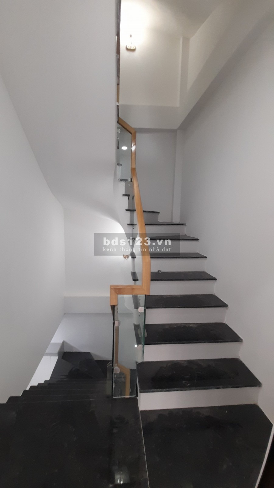 Bán căn nhà ngõ 193 Phú Diễn Bắc Từ Liêm, 50m ra tới chợ, trường học các cấp, ô tô đỗ gần