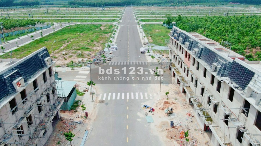 Kẹt tiền cần ra gấp lô đất nằm ngay cổng KCN visip 2 mở rộng, mặt tiền đường DT 742.