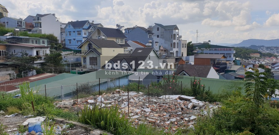 Lô đất sổ riêng đất xây dựng ngay hẻm 27 Lê Hồng Phong, Đà Lạt với dt 100m2, đường ô tô vào tận đất