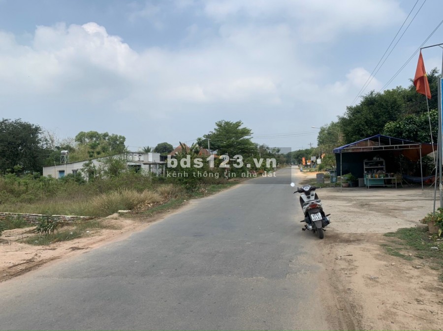 Cần bán lô đất 100m2 full thổ cư mỹ phước 2 thị xã Bến Cát, full thổ cư