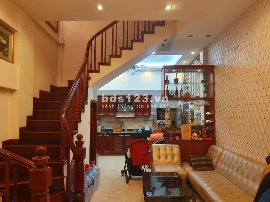 Bán nhà Tây Hồ, Nội thất sang trọng, Nở hậu, diện tích sư dụng 38m2, giá 4 tỷ