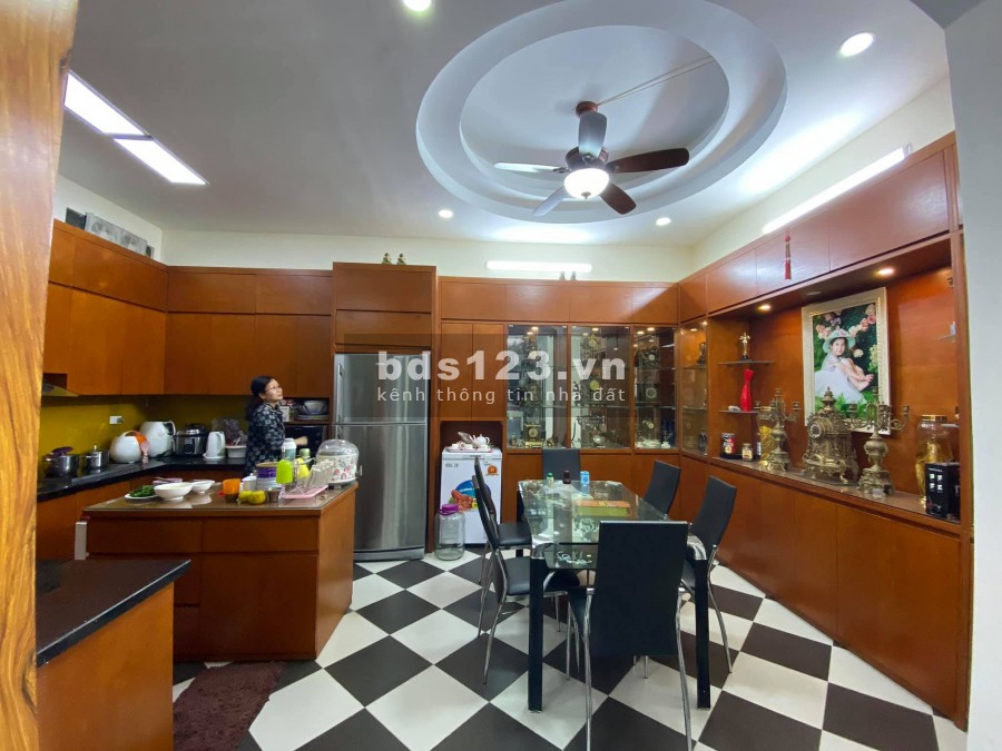 Bán nhà Chùa Láng lô góc ô tô đỗ cửa diện tích 60m2, giá bán 5.2 tỷ