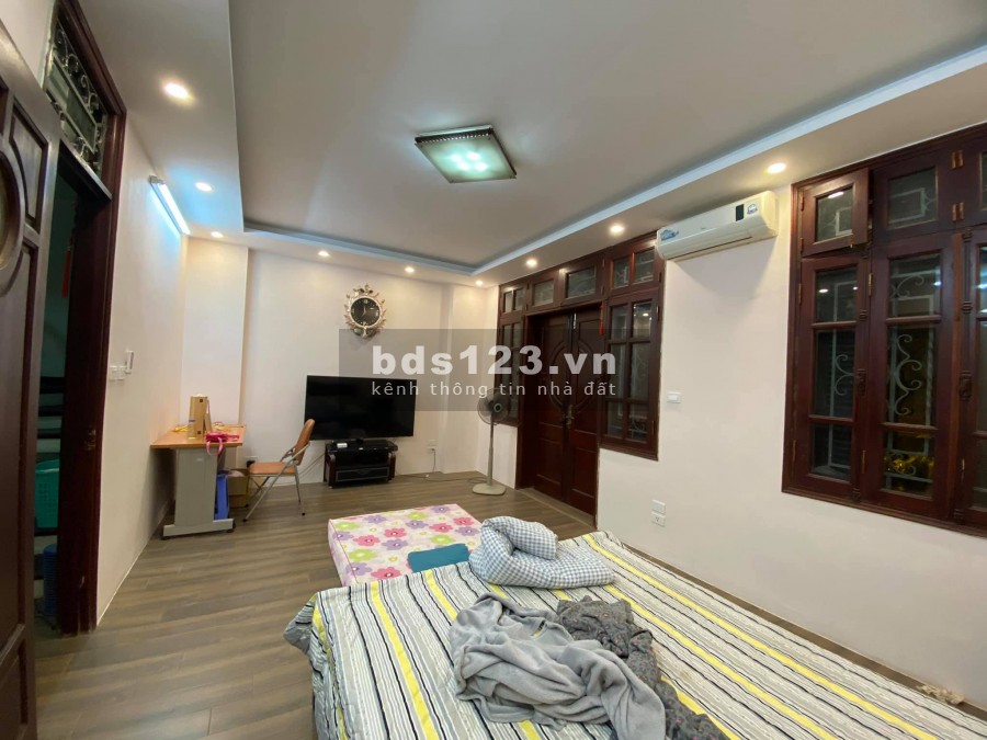 Bán nhà Chùa Láng lô góc ô tô đỗ cửa diện tích 60m2, giá bán 5.2 tỷ