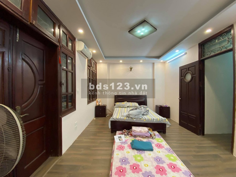 Bán nhà Chùa Láng lô góc ô tô đỗ cửa diện tích 60m2, giá bán 5.2 tỷ
