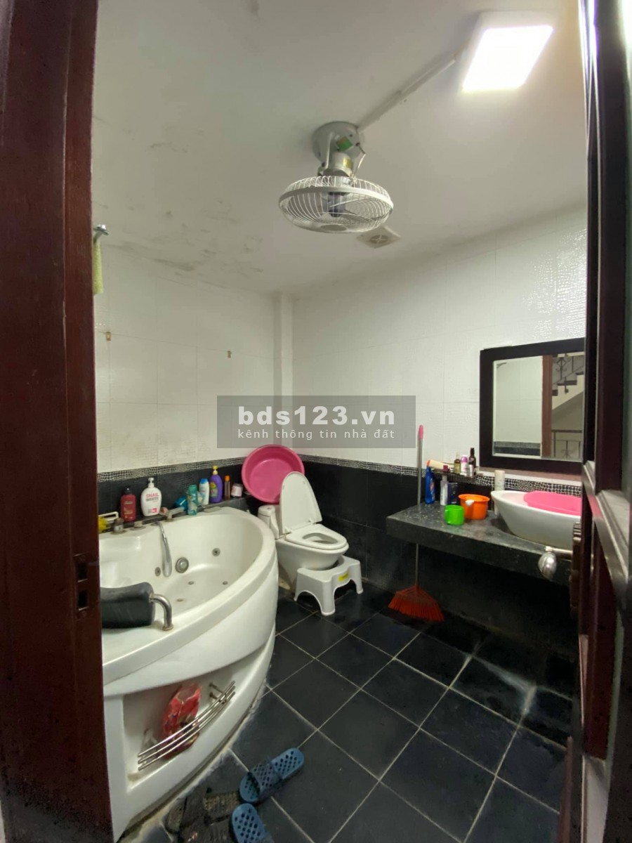 Bán nhà Chùa Láng lô góc ô tô đỗ cửa diện tích 60m2, giá bán 5.2 tỷ