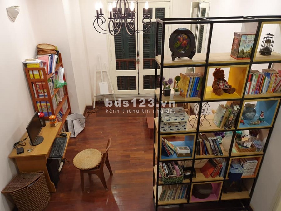 Bán nhà Hoàng Hoa Thám Lô Góc 10m ra phố dt 39m2 mt 5m, giá 4.3 tỷ