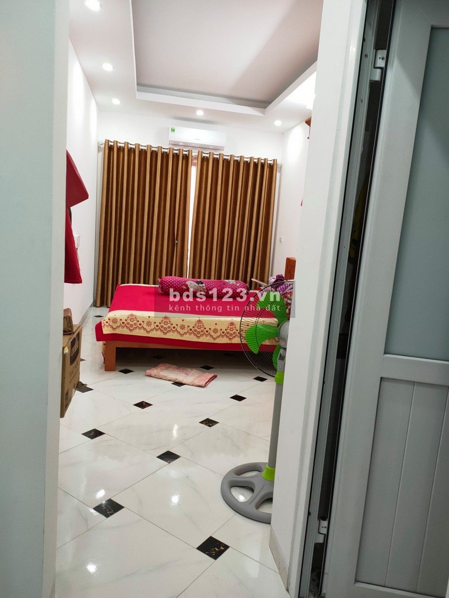 Bán Gấp, Nhà Đông Thiên, Hoàng Mai diện tích 30m2, 4 tầng giá 2,1 tỷ, mt đường lớn