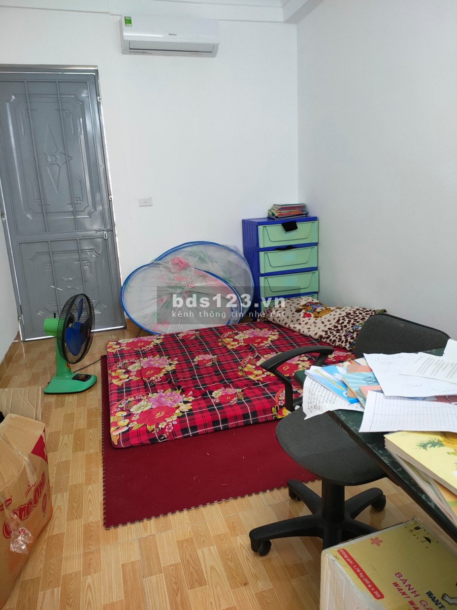 Bán Gấp, Nhà Đông Thiên, Hoàng Mai diện tích 30m2, 4 tầng giá 2,1 tỷ, mt đường lớn