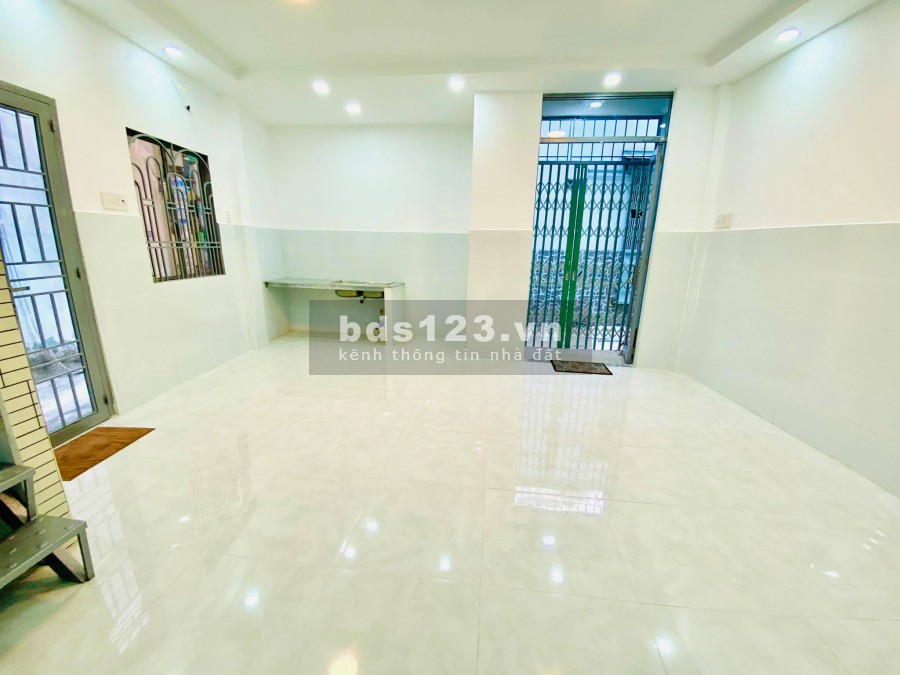 Bán gấp nhà Trung tâm Bình Thạnh, 4 tầng bê tông cốt thép, giá bán 3.85 tỷ
