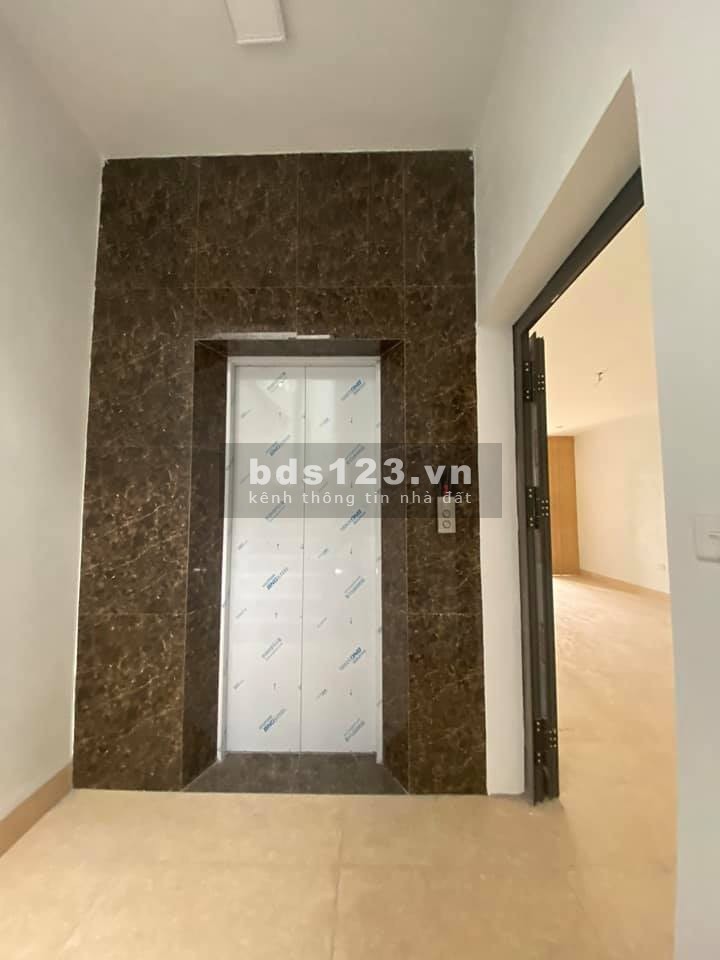 Siêu Phẩm Võ Chí Công Vỉa Hè Thang Máy 4 ô tô tránh 126mx 5 Tầng 20 Tỷ