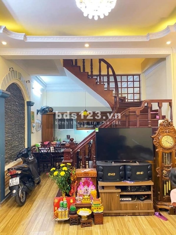 Bán nhà Đống Đa, diện tích sử dụng 45m2, 5 tầng, mt 4m, giá hơn 2 tỷ