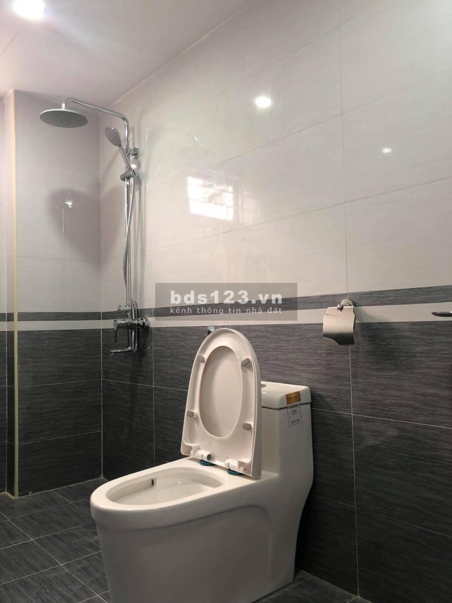 Nhà nguyên căn Xuân Phương, tặng nội thất ở sướng, ô tô giá đầu 2 tỷ, lhcc