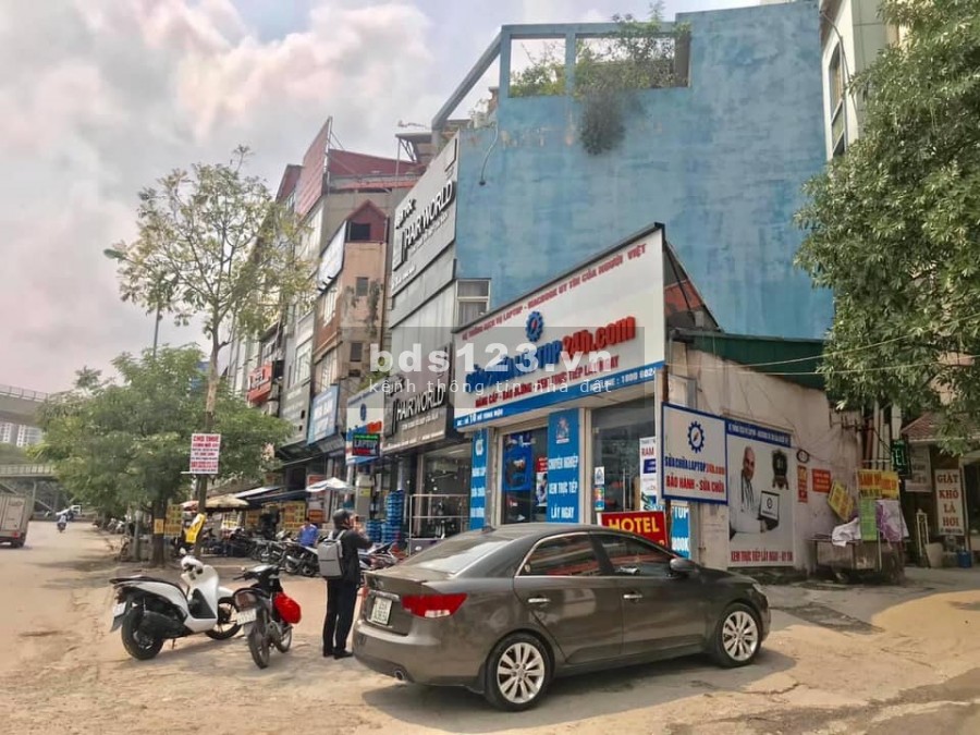 Nhà mặt phố lô góc vỉa hè ôto đỗ 8m mặt tiền liên hệ chính chủ 0986112329