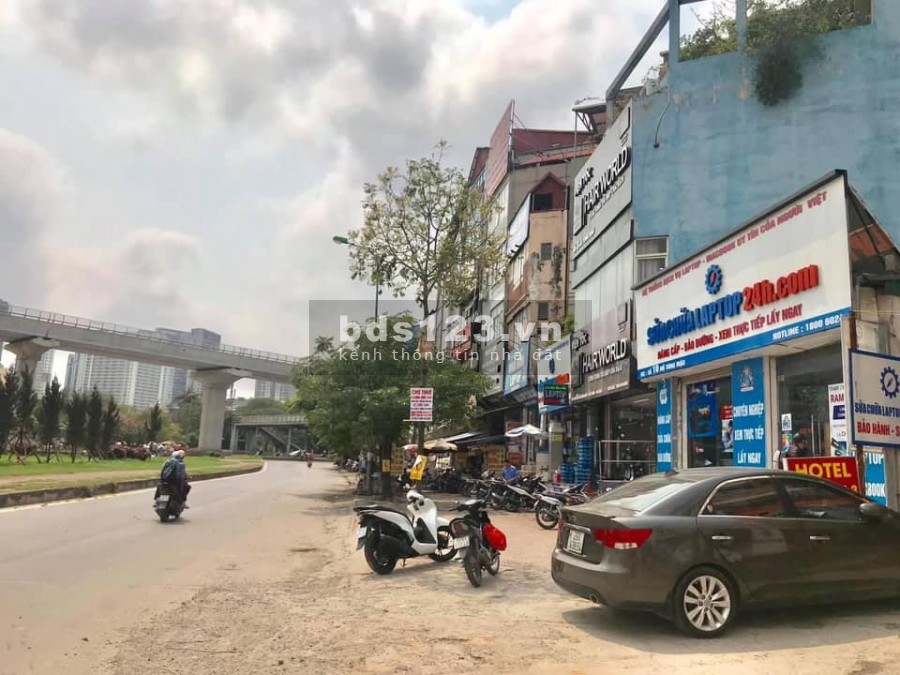 Nhà mặt phố lô góc vỉa hè ôto đỗ 8m mặt tiền liên hệ chính chủ 0986112329