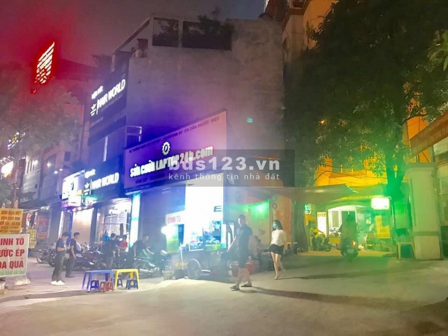 Nhà mặt phố lô góc vỉa hè ôto đỗ 8m mặt tiền liên hệ chính chủ 0986112329