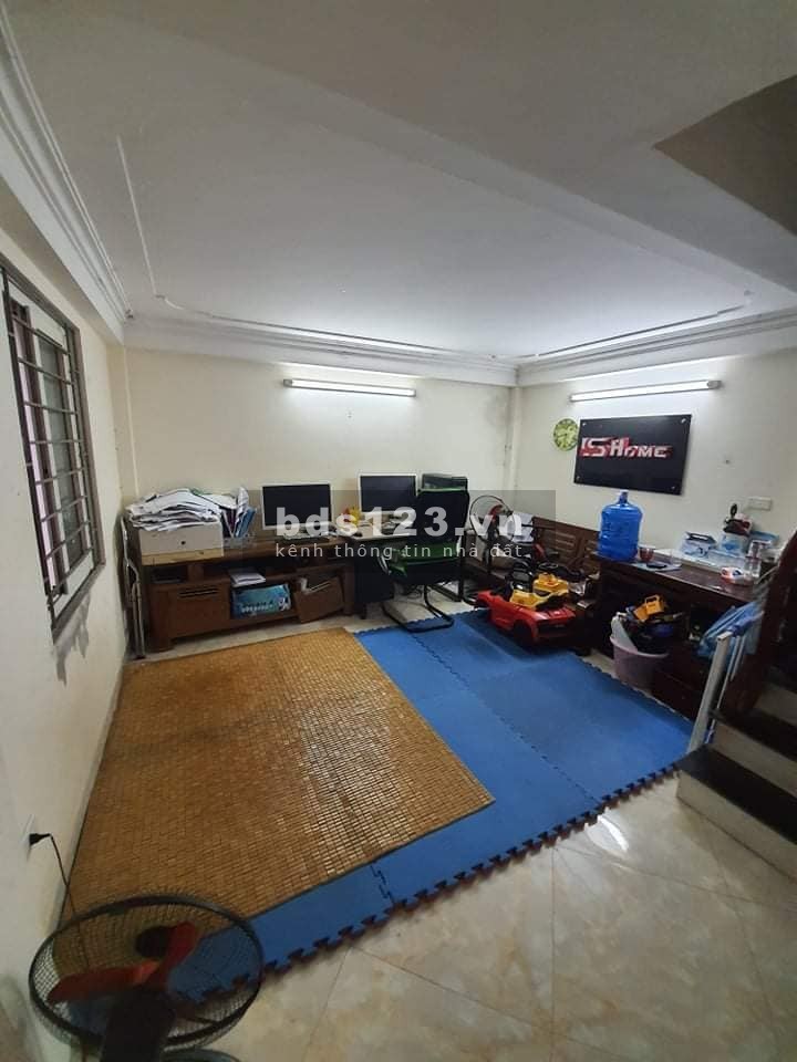 Bán nhà lô góc Kim Giang. Thanh Trì gần hồ điều hoà, diện tích 45m2, giá 4.25 tỷ