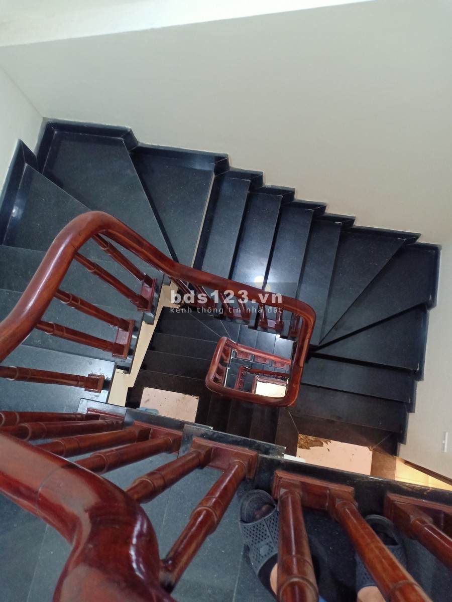 Bán nhà nguyên căn Trường Chinh, 5 tầng đúc, dt 34m2, giá bán 2.75 tỷ, lhcc