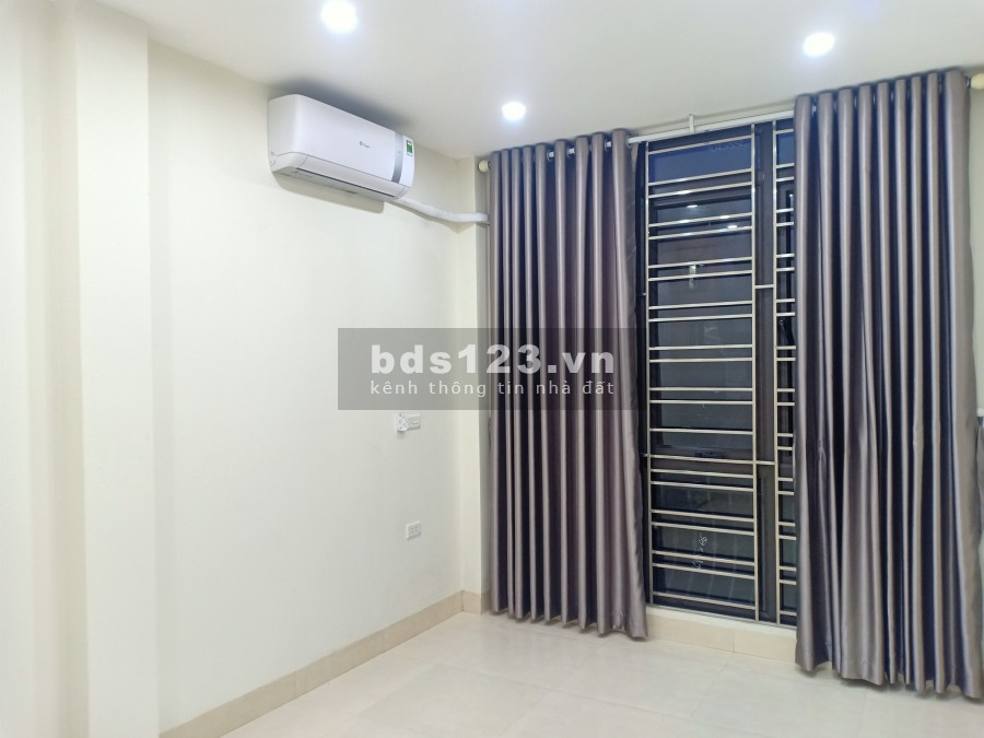 Bán nhà nguyên căn Trường Chinh, 5 tầng đúc, dt 34m2, giá bán 2.75 tỷ, lhcc