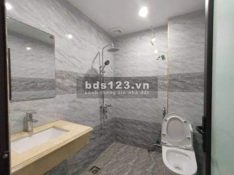 Bán nhà tại Hoa Lâm Long Biên giá bán 2.62 tỷ, nhà mới đẹp, có nội thất đẳng cấp
