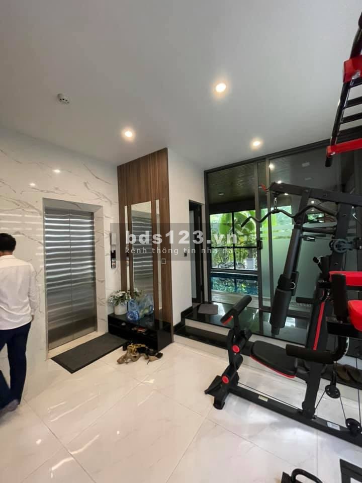 Biệt thự nhà vườn đẳng cắp có thang máy, có bể bơi bốn mùa, đúc kiên cố 5 tầng