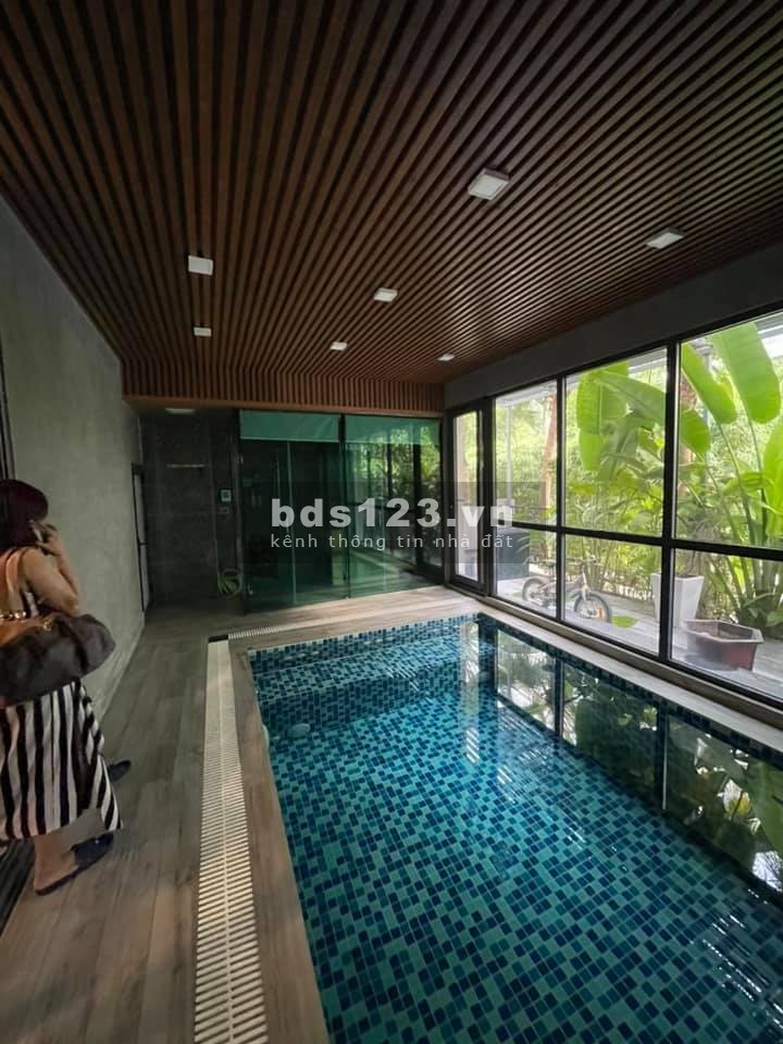 Biệt thự nhà vườn đẳng cắp có thang máy, có bể bơi bốn mùa, đúc kiên cố 5 tầng