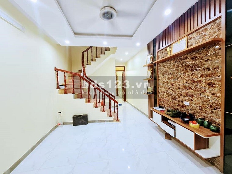 Bán nhà đẹp dân xây phố Ái Mộ long lanh, cực thoáng sáng, dt 37m2, 5 tầng, giá nhỉnh 3 tỷ
