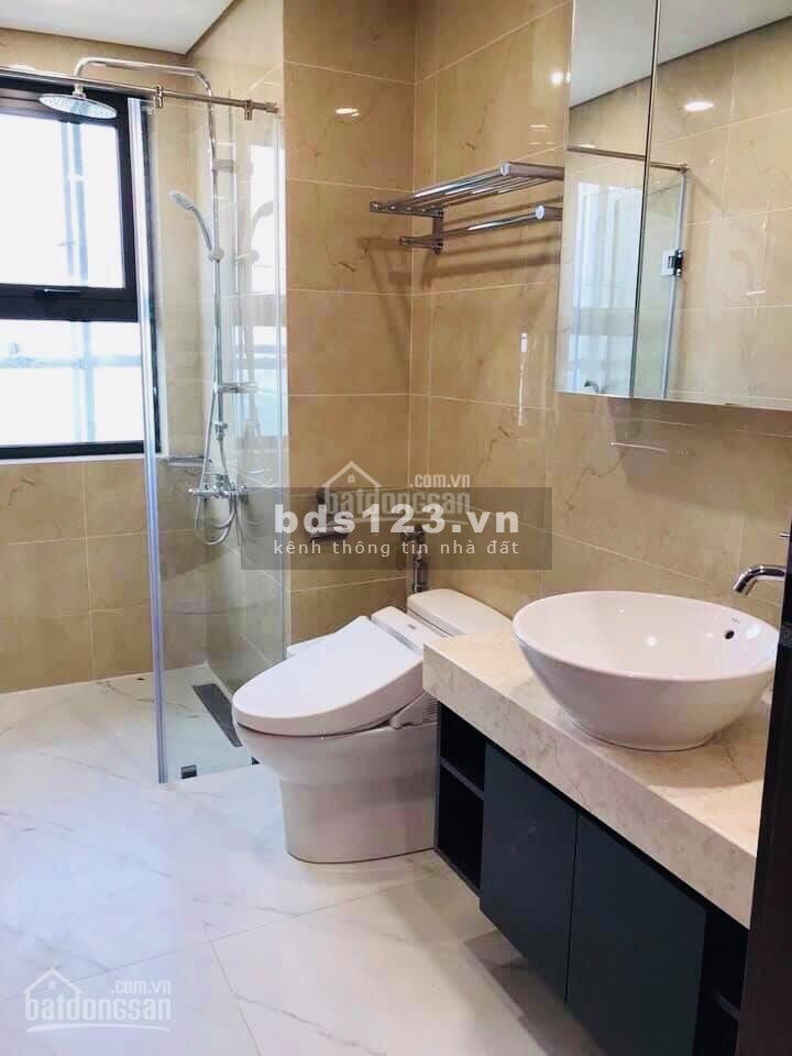 Bán gấp căn hộ 2 phòng ngủ, ban công Đông, view Hồ Tây. Full nội thất liền tường, giá HĐ 3.7 tỷ