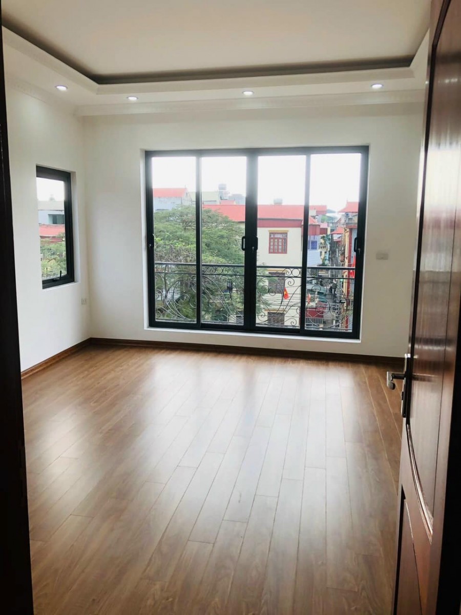 Lô góc nhà đẹp Ngọc Thuỵ thang máy gara gần trường pháp, dt 50m2, 6 tầng, giá bán 5.75 tỷ