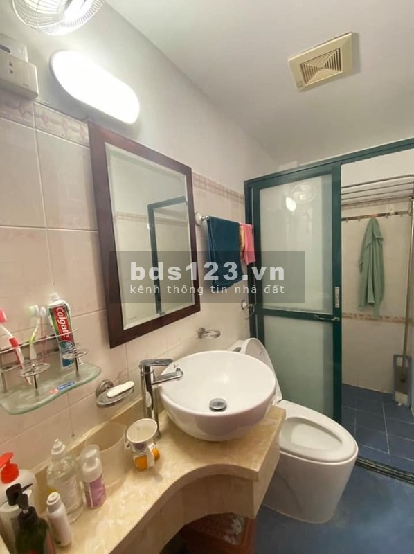 Bán nhà Đống Đa, diện tích sử dụng 45m2, 5 tầng, mt 4m, giá hơn 2 tỷ